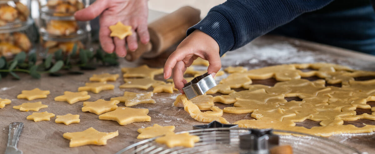 Versüssen Sie sich die Vorweihnachtszeit mit unserem Adventskalender: Vom 1. bis 24. Dezember wartet täglich eine neue Überraschung auf Sie – gewinnen Sie einen von über 60 Preisen und erleben Sie zauberhafte Momente für Klein und Gross.