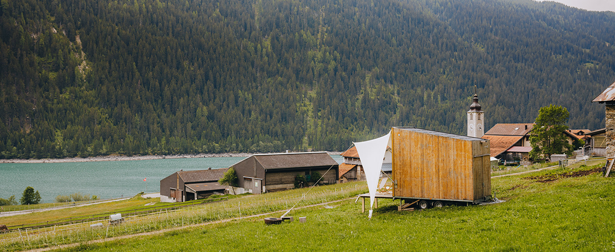 Das mySaess wurde vom Designer Jérôme Rütsche und dem Architekten Alain Brülisauer im Jahr 2020 ins Leben gerufen.